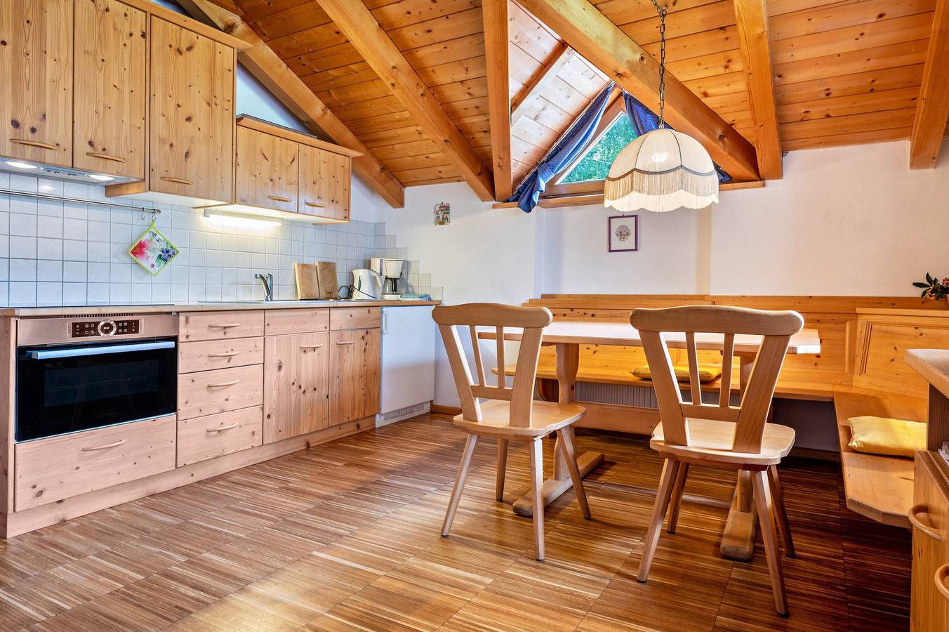 Ganze Wohnung, Ferienwohnung "Lindenhof Apt 1" mit Balkon & Wi-Fi in Dörfl, Vintl