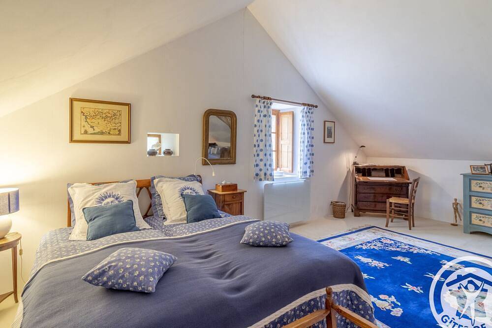 Charmante chambre au prieuré avec jardin magnifique et petit-déjeuner inclus in Saint-Georges-sur-Layon, Loire-Tal