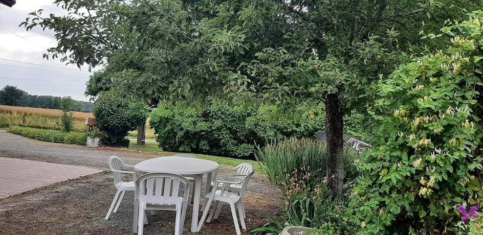 Location de vacances pour 6 personnes, avec jardin et terrasse à Saint-Quentin-de-Chalais - 3