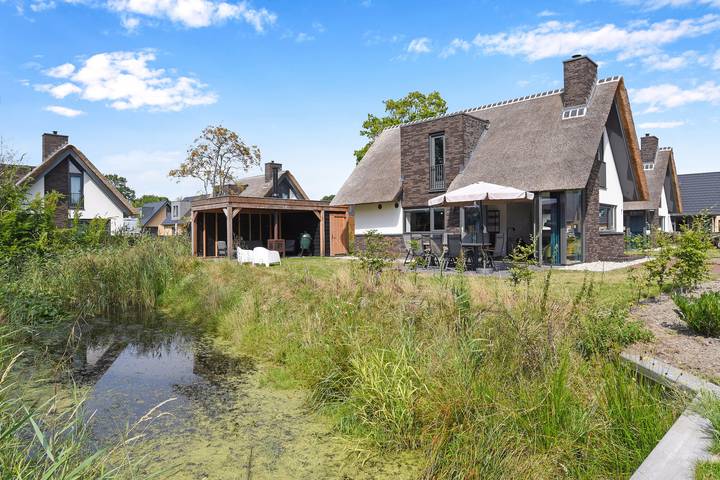Bungalow voor 8 personen, met terras en balkon/terras in Schoorl
