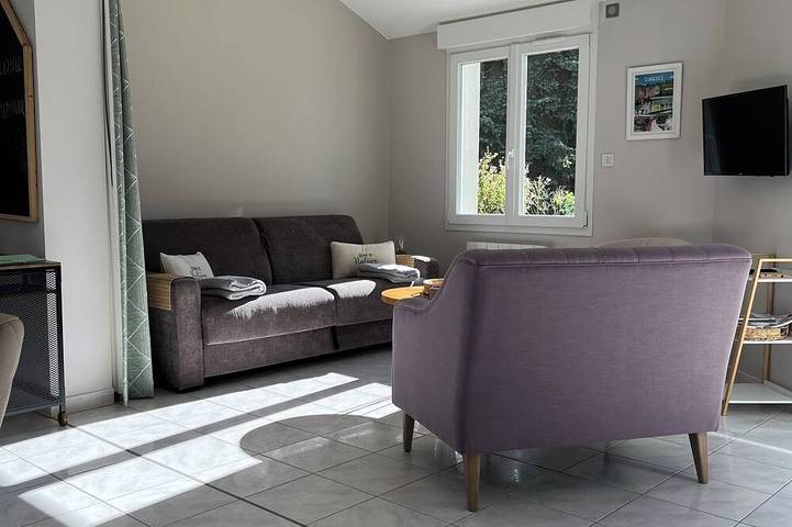 Ganze Wohnung, Peaceful accommodation in a private garden for 2-4 people, with private enclosed parking. in Cumières, Parc naturel régional de la Montagne de Reims