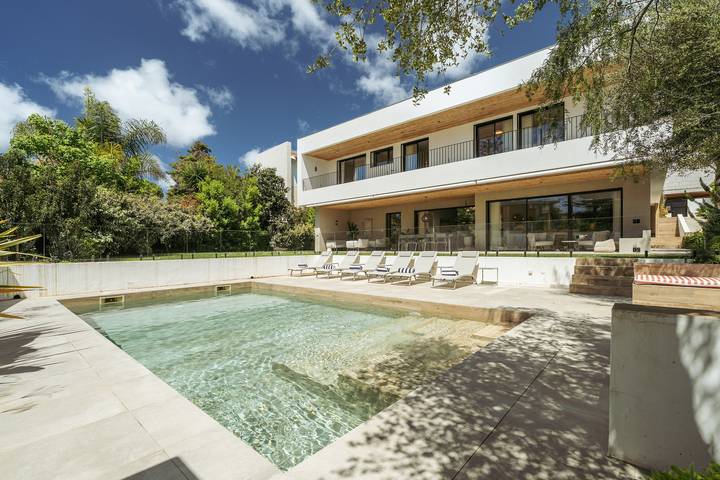 Villa for 14 people, with garden and balcony in Cascais