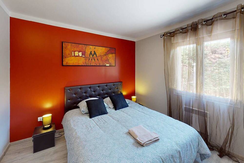 Villa les Lauriers Roses heated pool 10 min Avignon in Tavel, Region de Nimes