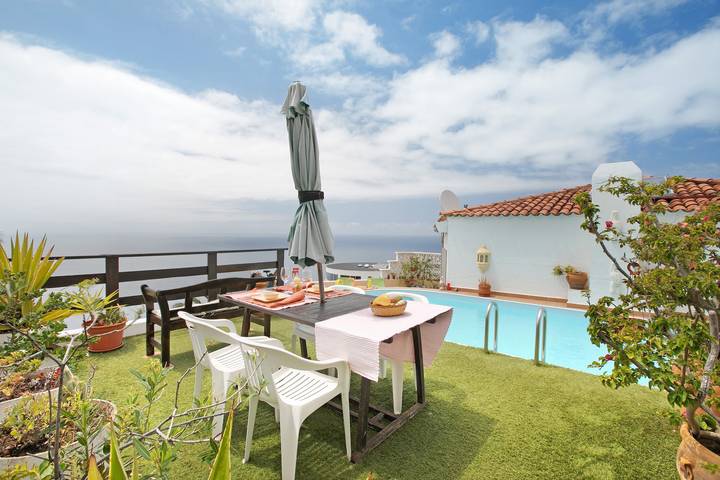 Apartamento entero, Apartamento de vacaciones 'Casa Pelican' con vistas al mar, piscina privada y Wi-Fi in La Matanza de Acentejo, Tenerife Norte
