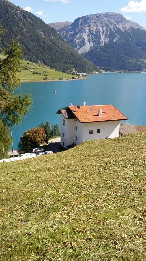 Ganze Wohnung, Two-Bedroom Apartment in Reschensee, Graun