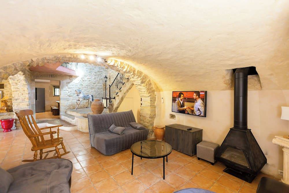 Moulin en pierre Proche D'Uzès in Deaux, Région d'Alès