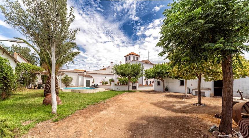 Casa de vacaciones para 14 personas, con piscina y jardín, Se admiten mascotas en Tierra de Barros