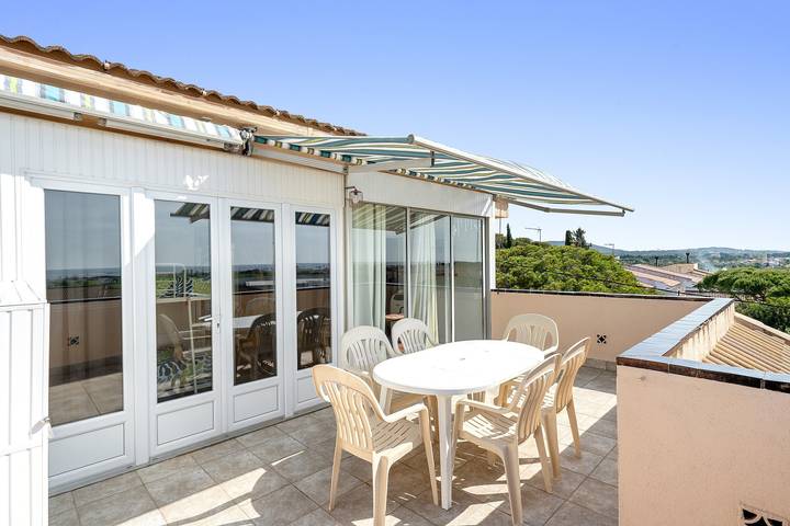 Appartement entier, Appartement 'Montsant' avec vue sur la mer, terrasse privée et climatisation. in Creixell, Costa Dorada
