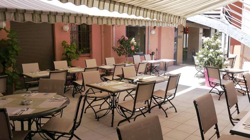 Hôtel pour 3 personnes, avec terrasse à Saint-Galmier - 2