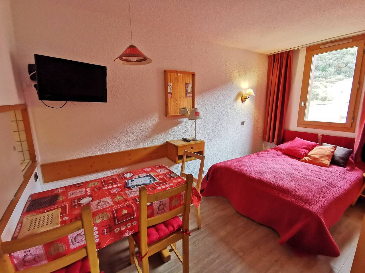 Entire studio, Charming studio in Laitelet, ski-in/ski-out, near shops in Méribel-Mottaret, Les Allues