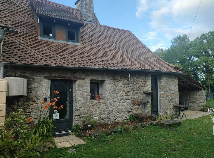 Gîte pour 4 personnes, avec jardin et terrasse, animaux acceptés dans le Cantal - 3
