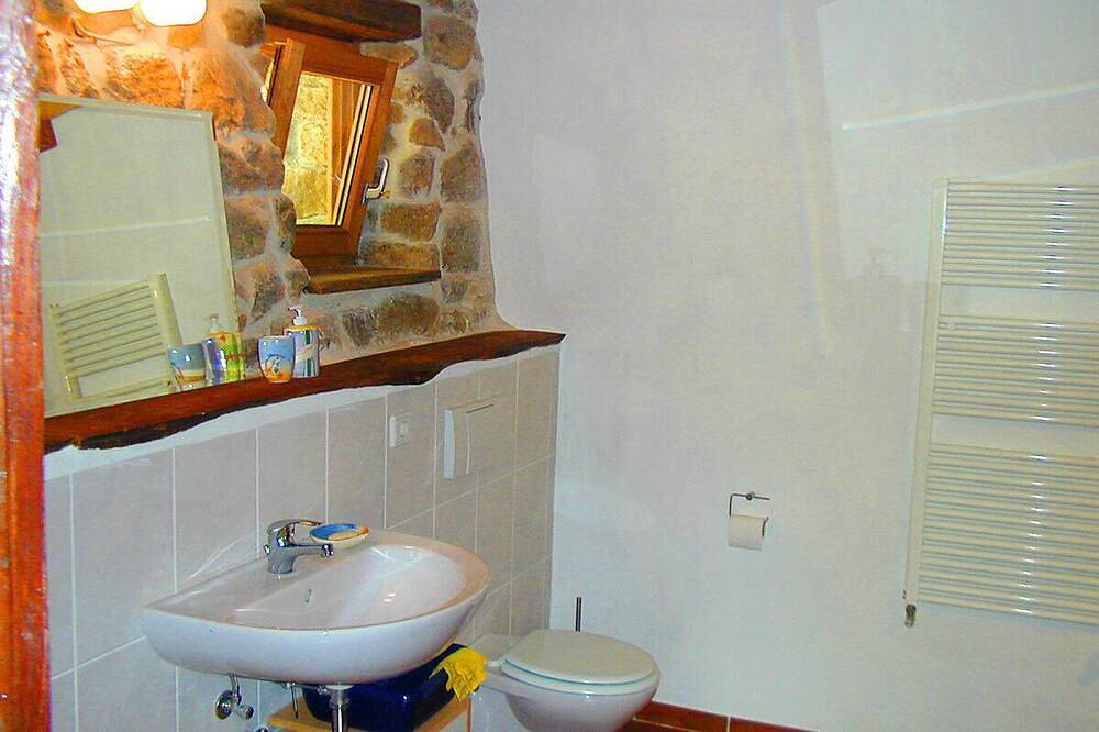 Appartement entier, Gîte au pied du Massif du Tanargue, Ardèche in Laboule, Parc naturel régional des Monts d'Ardèche