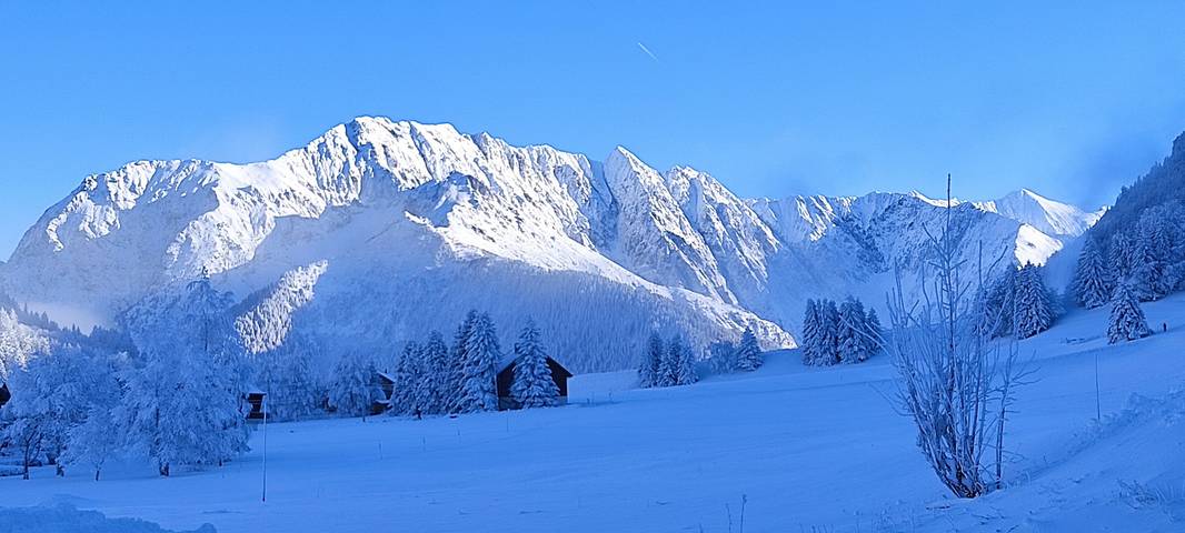 Studio entier, Studio 'Grand Serre' avec vue sur lac et terrasse privée in La Morte, Parc national des Écrins