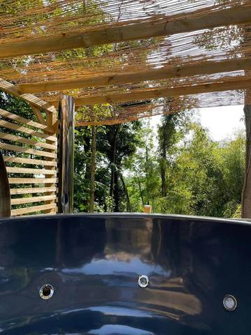 Gîte pour 2 personnes, avec jardin et jacuzzi à Abrest