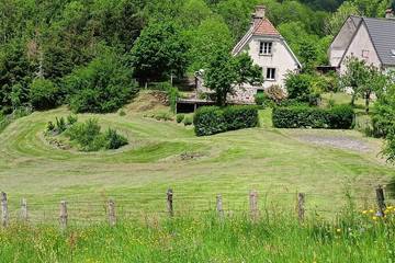 Gîte pour 2 personnes, avec jardin et terrasse dans le Cantal