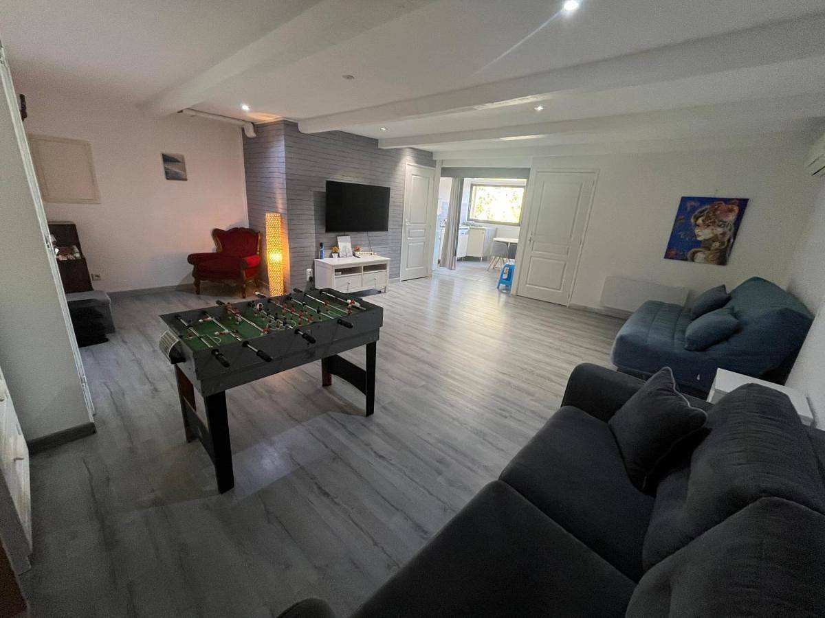 Appartement entier, One-Bedroom Apartment in Lunel, Côte méditerranéenne (France)
