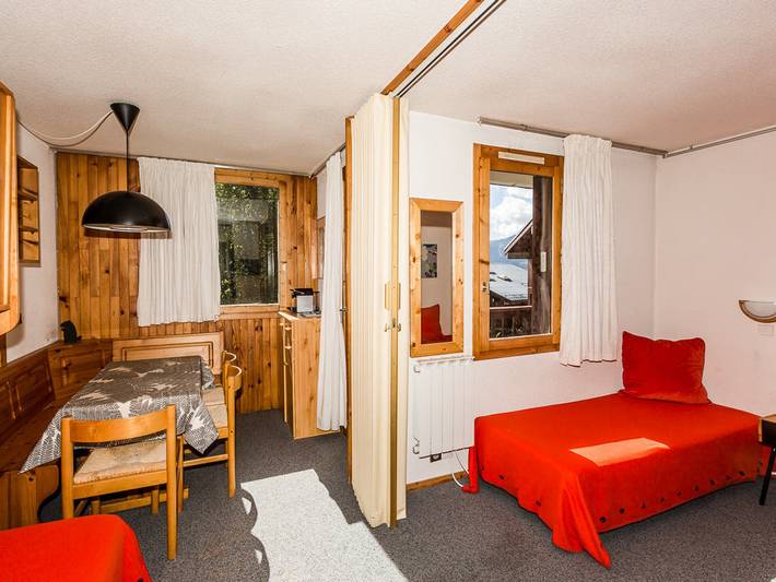 Studio entier, Studio divisible pour 3 pers, prox commerces et pistes, parking gratuit, balcon in Bellentre, La Plagne-Tarentaise