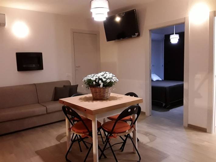 Ferienwohnung für 5 Personen, mit Terrasse und Garten sowie Pool