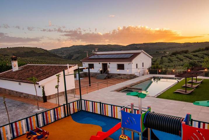 Casa rural para 16 personas, con jardín además de vistas y piscina en Montefrío - 2