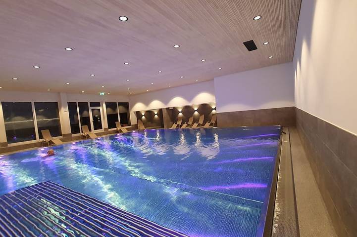 Ferienwohnung für 2 Personen, mit Pool und Balkon im Kleinwalsertal