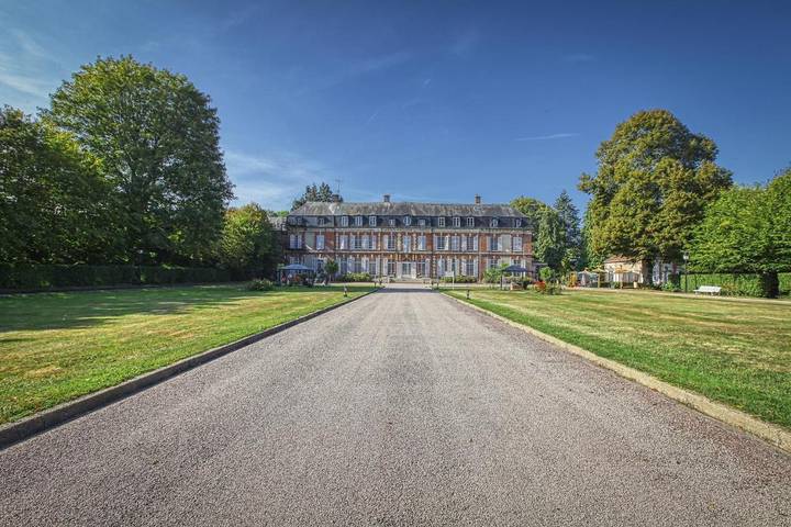 Chambre d’hôte pour 4 personnes, avec Terrasse et Jacuzzi ainsi que Jardin et Piscine
