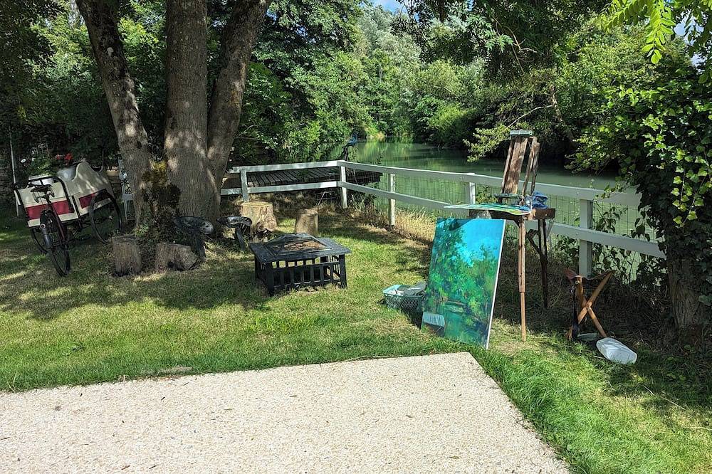 French riverside cottage 20 minutes from Disney in Guérard, Seine-et-Marne
