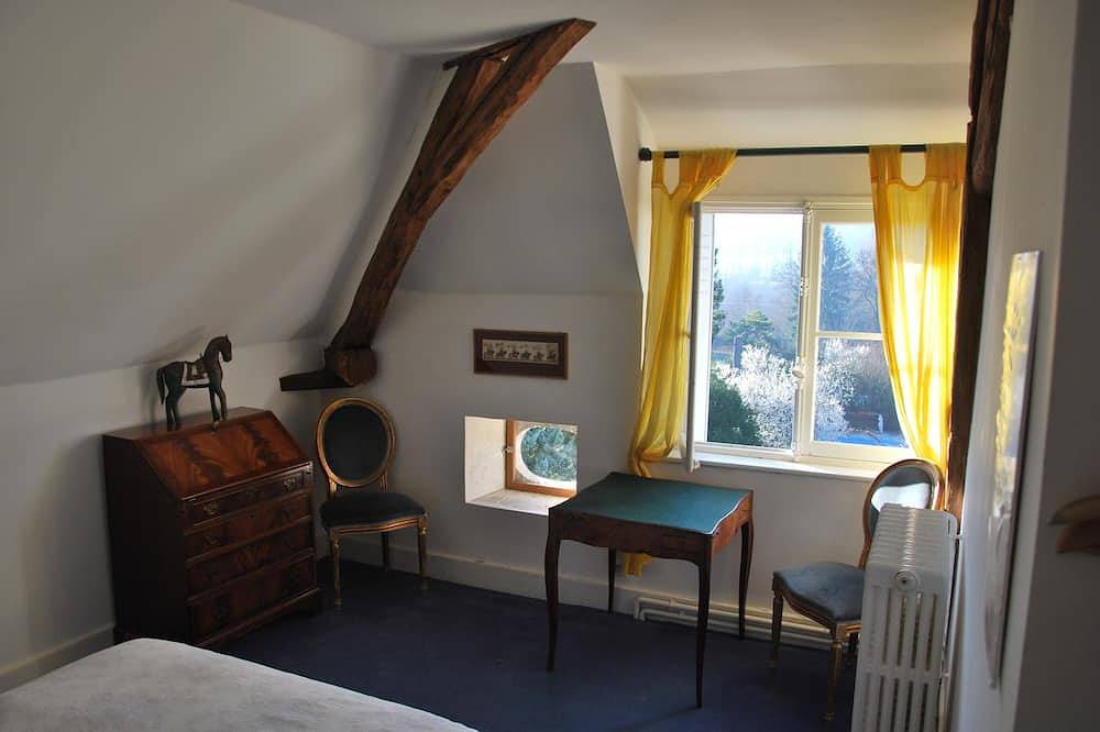 Belle maison bourgeoise de 1850 restaurée, en pleine Bourgogne in Crain, Région d'Auxerre