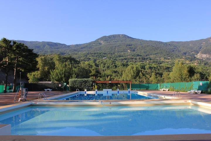 Camping pour 3 personnes, avec Terrasse et Jardin ainsi que Bassin pour enfant et Piscine