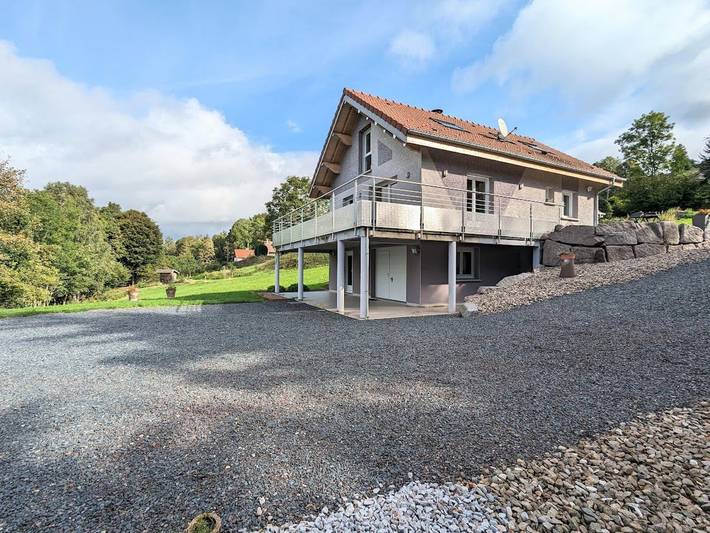 Gîte pour 6 personnes, avec Balcon/Terrasse ainsi que Jardin et Piscine
