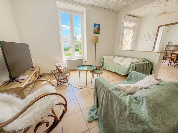 Maison familiale rénovée à 50m de la mer – 4 chambres, jardin, plages à pied ! in Saint-Guénolé, Penmarch
