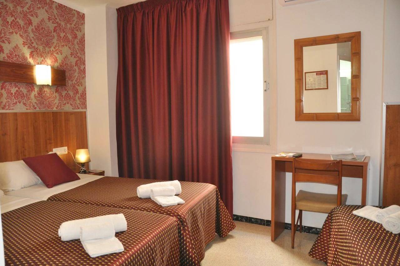 Hostal - Pensión El Amigo in Central Lloret de Mar, Lloret de Mar