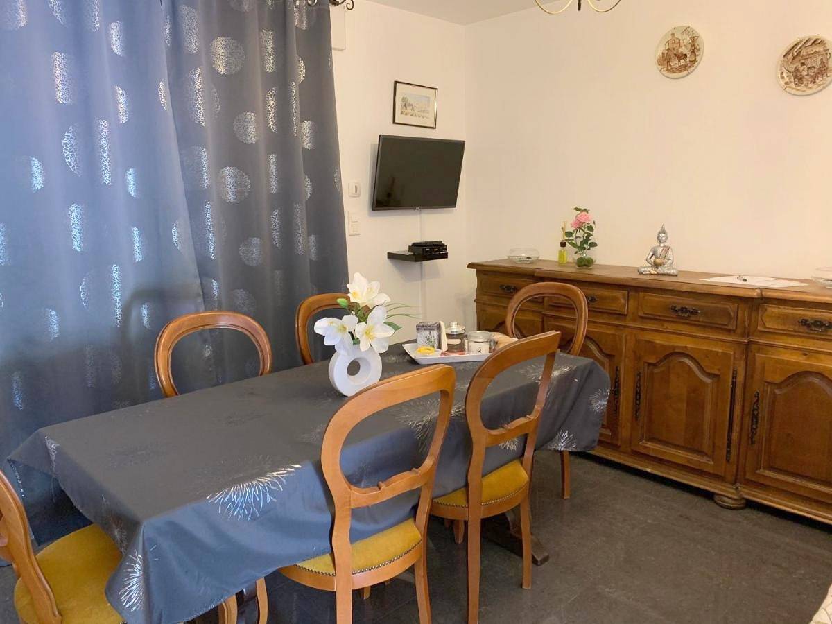 Two-Bedroom Apartment (5 Adults) in Auriol, Côte méditerranéenne (France)