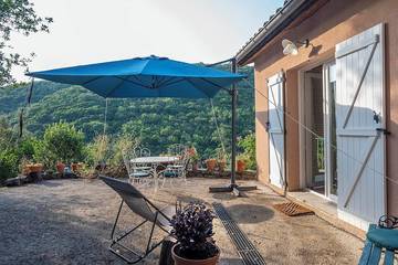 Gîte pour 6 personnes, avec jardin à Fozières