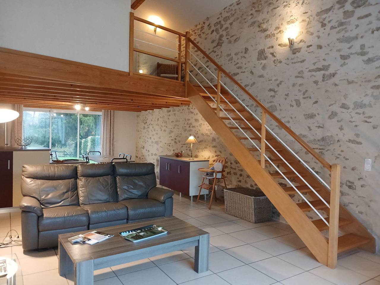 Gîte rénové mitoyen Pmr, 3 chambres, terrasse, proche nature in La Gaubretière, Vallée de la Loire