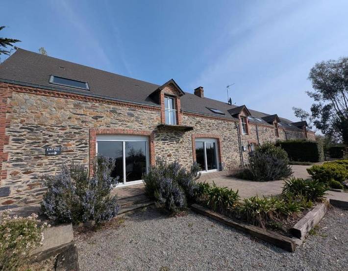 Maison de campagne pour 2 personnes, avec jardin, animaux acceptés à Erbray