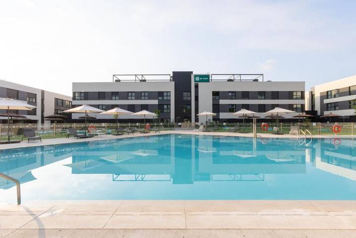 Aparthotel para 2 personas, con jardín y piscina, Se admiten mascotas - 1
