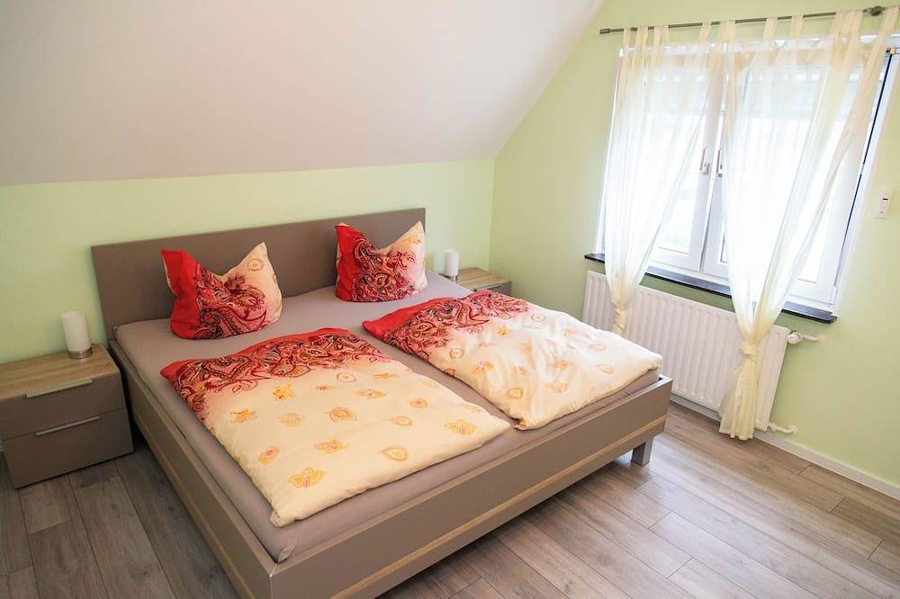 Ganze Wohnung, Idyllisch gelegene helle  Ferienwohnung  in unmittelbarer Nähe des Siegsteig in Windeck, Windecker-Ländchen