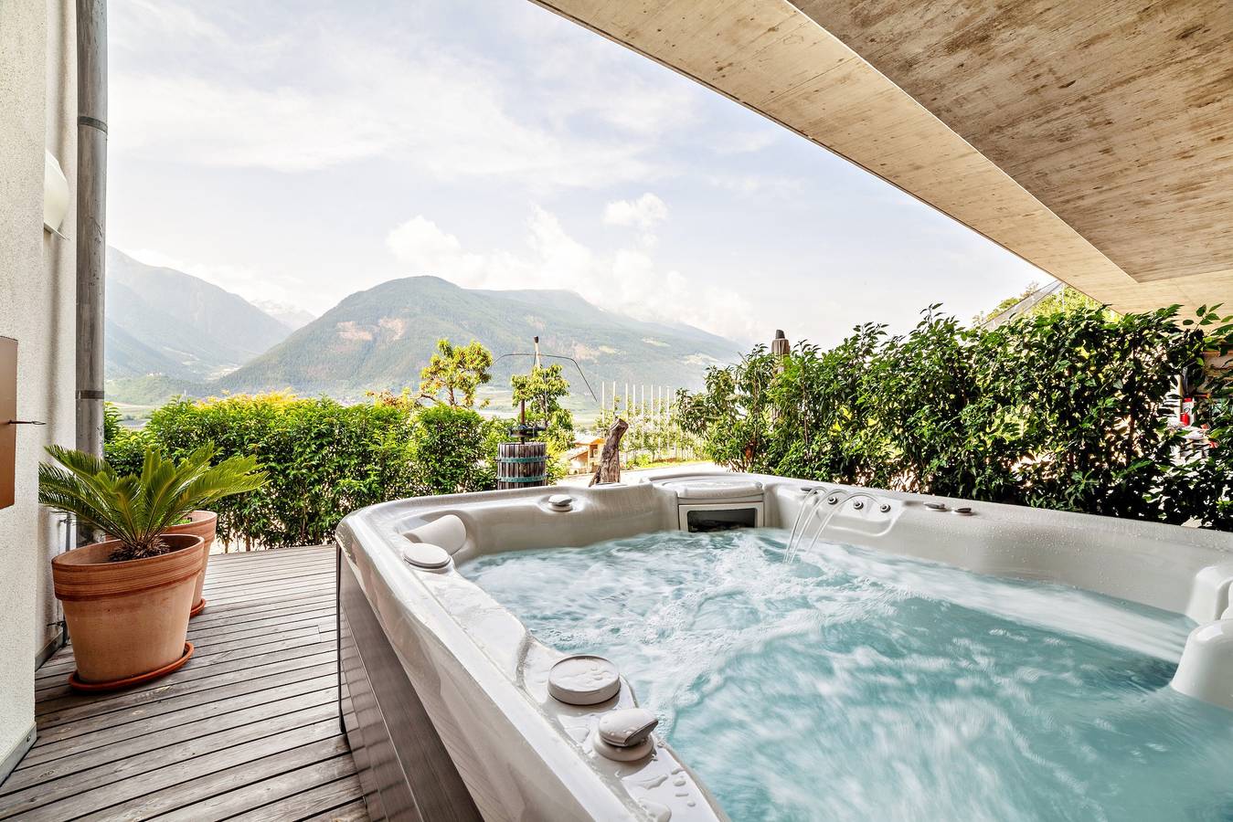 Ganze Wohnung, Ferienwohnung "Langstein Sonnenblume" mit Bergblick, Balkon und Wlan in Latsch, Nationalpark Stilfser Joch