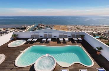 Hôtel pour 2 personnes, avec jacuzzi ainsi que piscine et jardin à Riccione