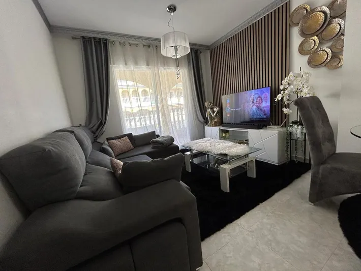 Apartamento de vacaciones para 4 personas, con vistas además de piscina y terraza - 1