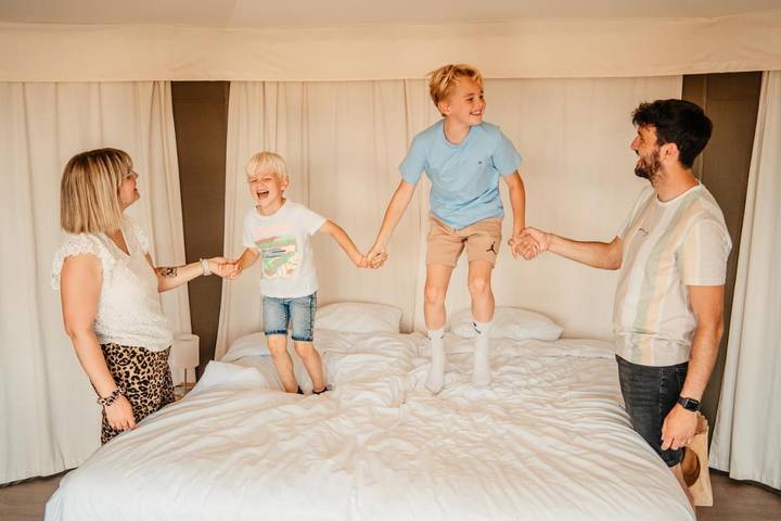 Camping pour 2 personnes, avec terrasse ainsi que jardin et piscine au Province de Luxembourg - 3