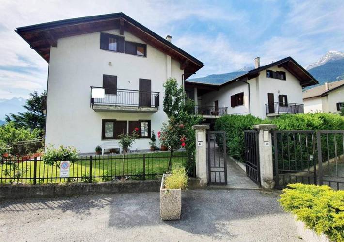 Location de vacances pour 7 personnes, avec Balcon ainsi que Terrasse et Vue à Comune di Châtillon