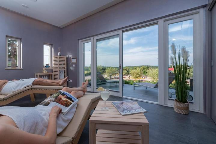 Villa pour 6 personnes, avec vue et sauna ainsi que jardin et piscine à Kavran - 4