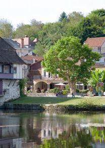 Budget Double Room in Beaulieu-sur-Dordogne, Région de Brive-la-Gaillarde