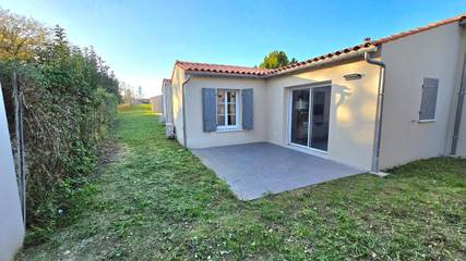 Gîte pour 2 personnes, avec vue et jardin à Jonzac