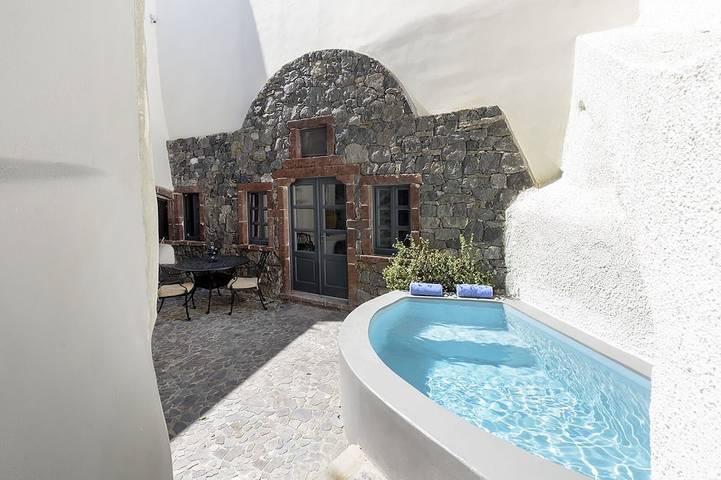 Apartment for 5 people, with hot tub and terrace as well as garden in Thera