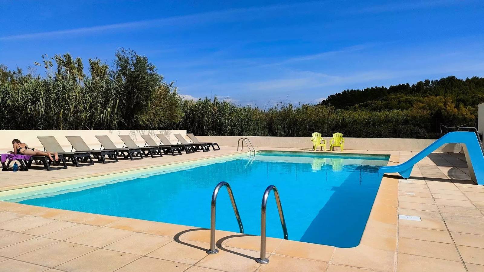 Mobil-home Californië Standaard 3 Kamers 4 Personen Airconditioning + Tv in Saint-Mitre-les-Remparts, Istres en omgeving