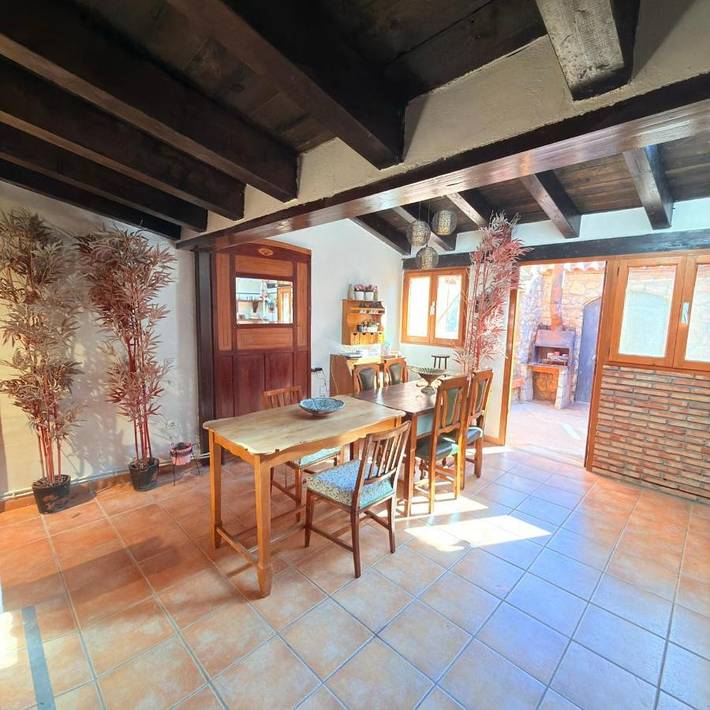 Casa rural para 15 personas, con piscina y jardín, Se admiten mascotas en Provincia de Teruel