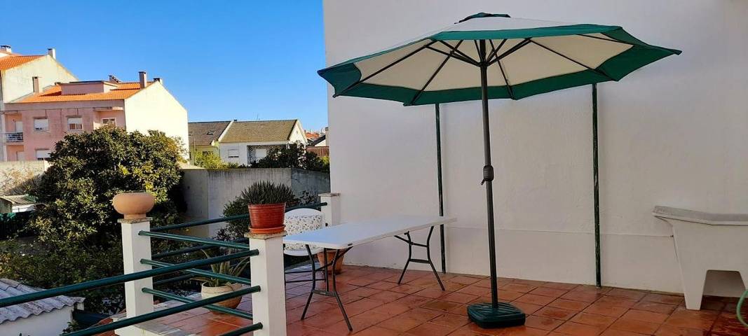 Gîte pour 2 personnes, avec terrasse et jardin dans Pinhal Novo