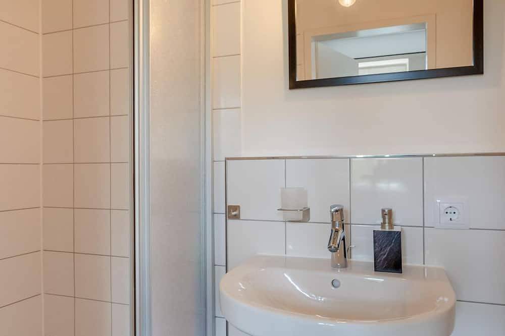 Doppelzimmer mit Doppelbett - Museumsbahnhof Ahütte, Pension in Üxheim, Vulkaneifel